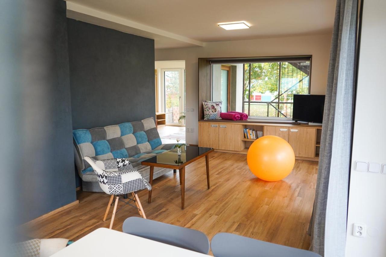 Vila Vekose - Apartman S Terasou A Zahradou Hradec Kralove Ngoại thất bức ảnh