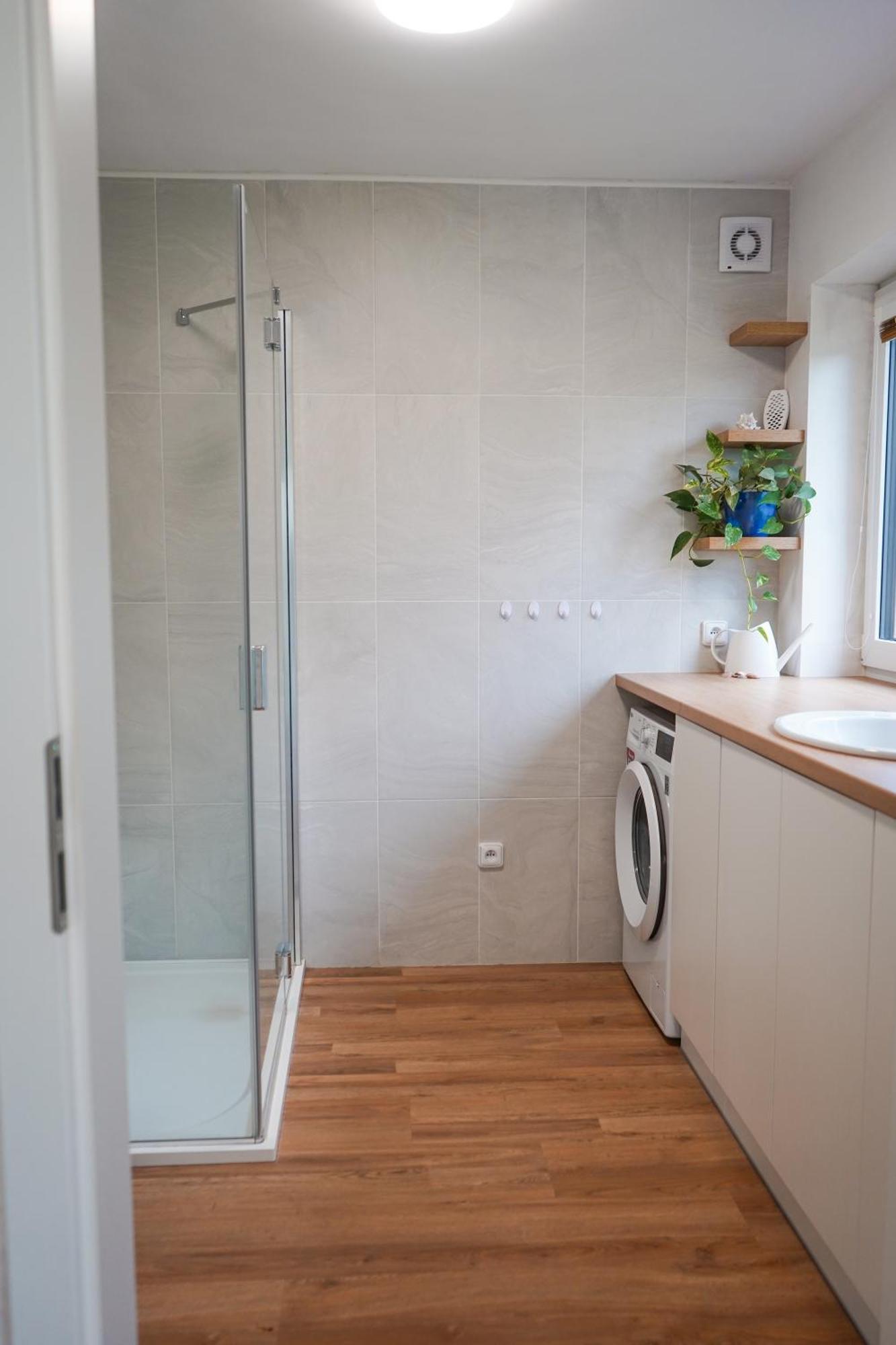 Vila Vekose - Apartman S Terasou A Zahradou Hradec Kralove Ngoại thất bức ảnh