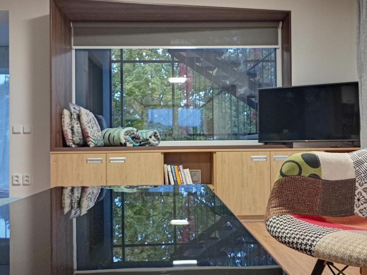 Vila Vekose - Apartman S Terasou A Zahradou Hradec Kralove Ngoại thất bức ảnh