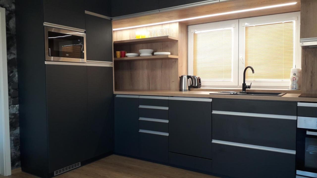 Vila Vekose - Apartman S Terasou A Zahradou Hradec Kralove Ngoại thất bức ảnh